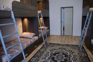 Хостелы Rivne Hostel Ровно Кровать в общем 8-местном номере для мужчин и женщин-1