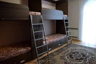 Хостелы Rivne Hostel Ровно Кровать в общем 8-местном номере для мужчин и женщин-4