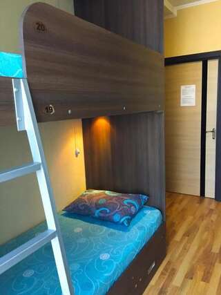 Хостелы Rivne Hostel Ровно Кровать в общем номере с 4 кроватями-6